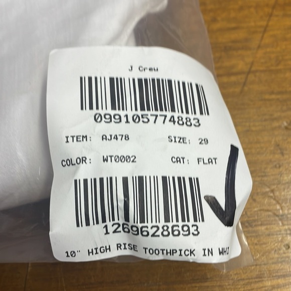 Jcrew 10" high-rise toothpick jean in white
Item AJ478 - Picture 5 of 14